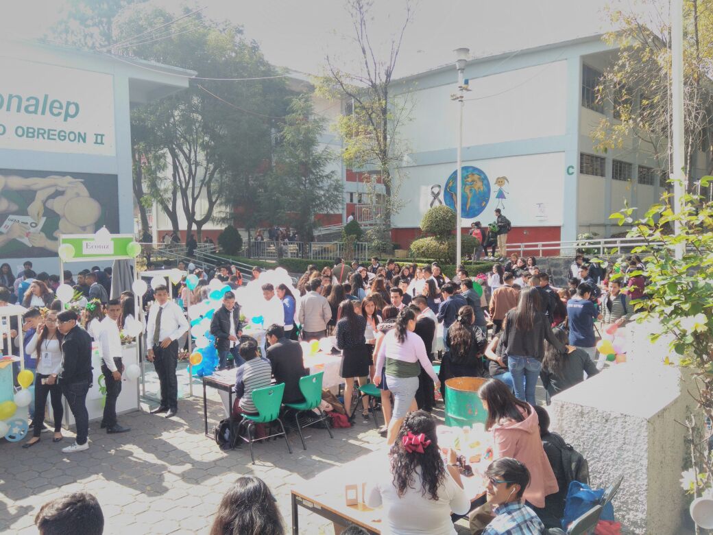 conalep_221's tweet photo. Expo emprendedor en el plantel, con la presencia de padres de familia, docentes y alumnos. https://t.co/CeJrY8BaFr