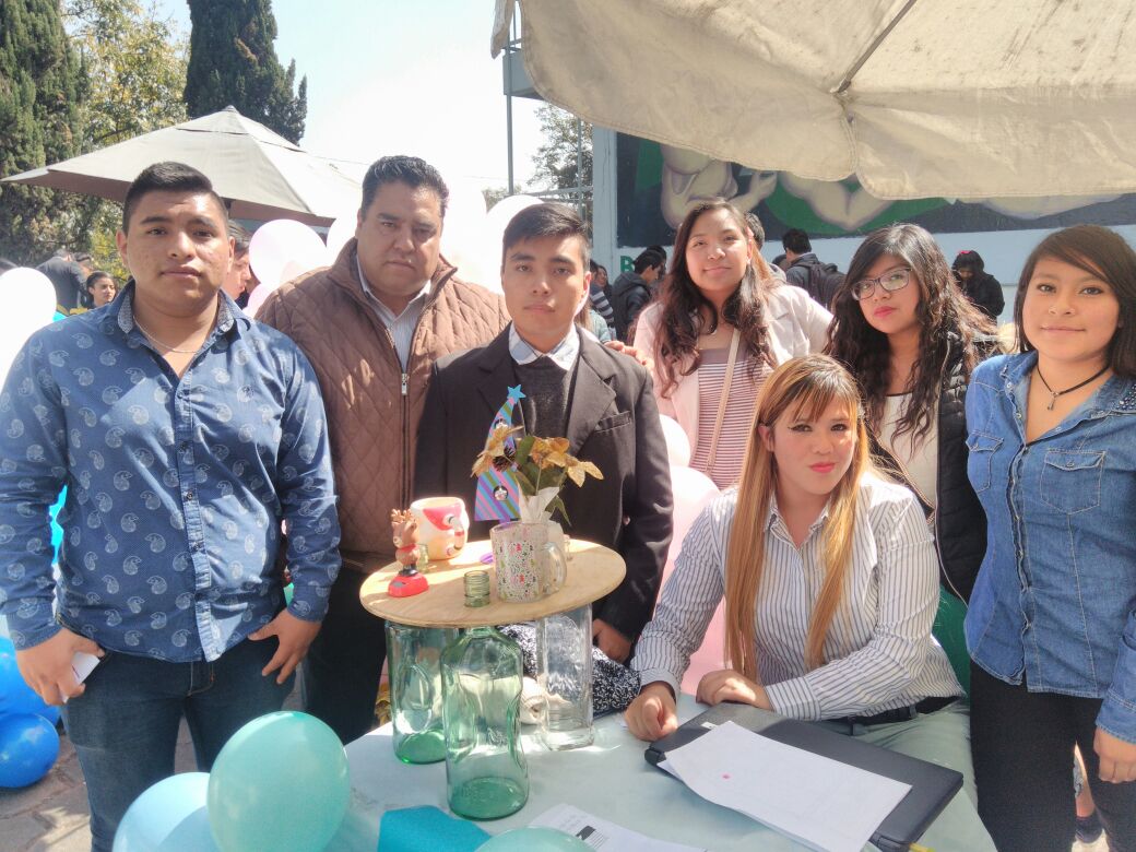 conalep_221's tweet photo. Expo emprendedor en el plantel, con la presencia de padres de familia, docentes y alumnos. https://t.co/CeJrY8BaFr