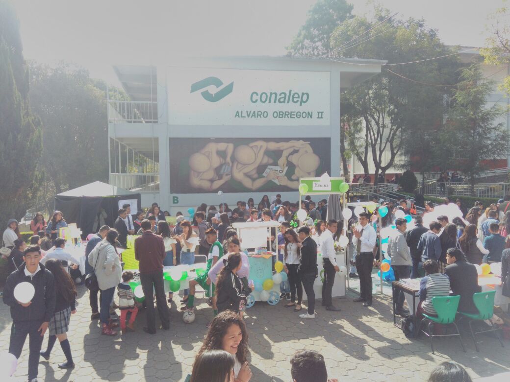 conalep_221's tweet photo. Expo emprendedor en el plantel, con la presencia de padres de familia, docentes y alumnos. https://t.co/CeJrY8BaFr