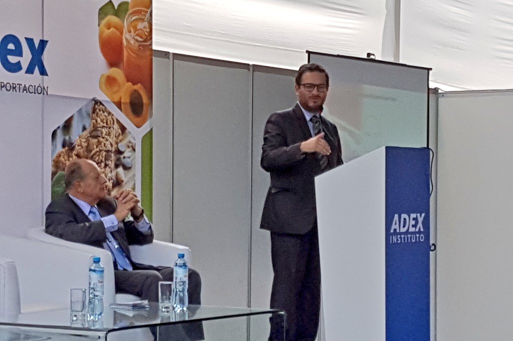 MINCETUR's tweet photo. VM #EdgarVásquez "Hemos entregado en total 10 #PERX para hacer competitivo el sector exportador de las regiones". #Feriadex https://t.co/6LrtOKUqLZ