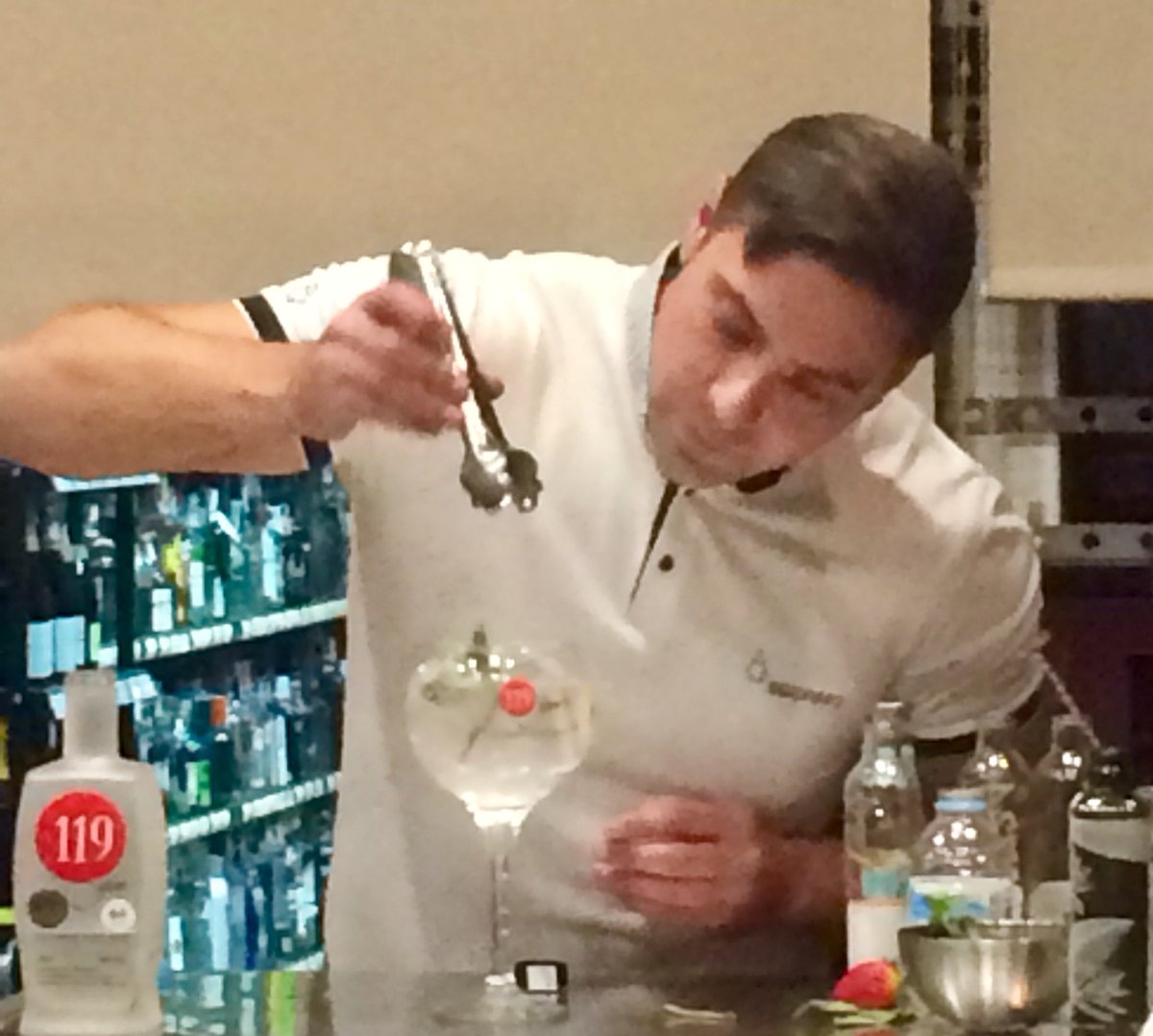 119gin's tweet photo. Taller de Gintonics en @BODEGASBIOSCA con #Sgidrinks #119gin #Premium #Ruzafa #Valencia https://t.co/qykUGeEITq