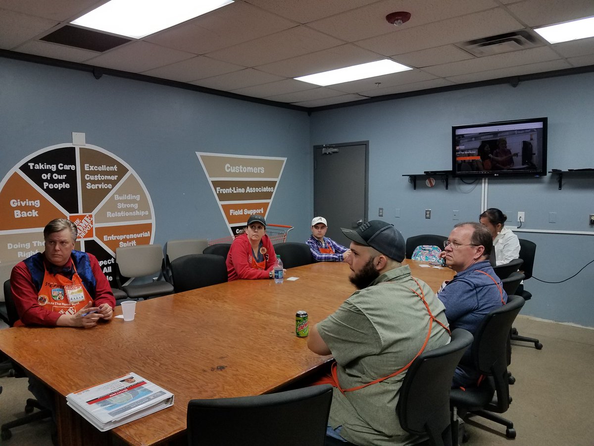 laurence_lance's tweet photo. Thanks for the great product knowledge @tuffshed #itstosimple #wecangetit  #armyofone @Brad_Peebles @thursonwanghd @TerenceGreenHD https://t.co/IBCNP5qoSo