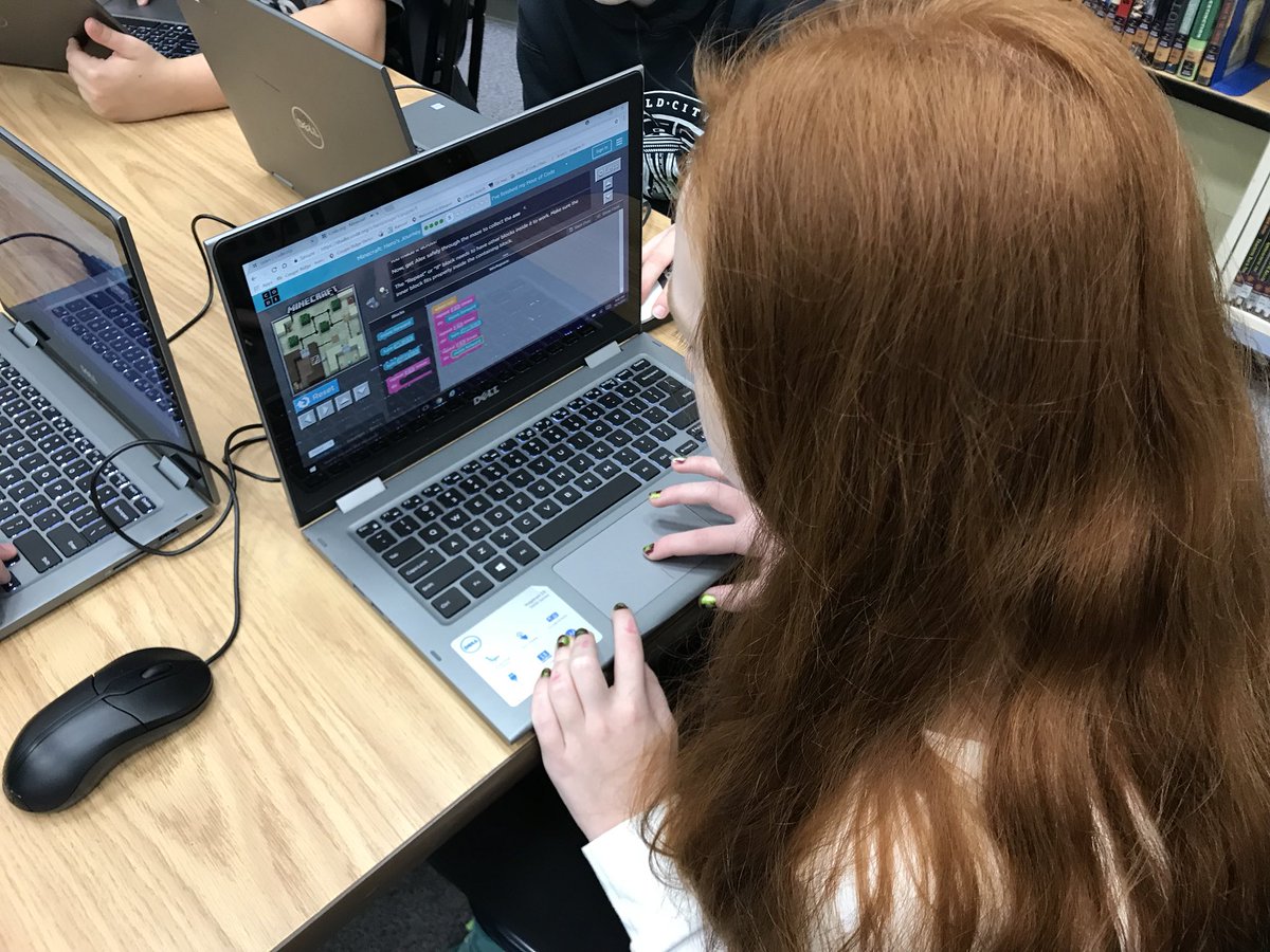 CRidgeLibrary's tweet image. Starting #HourOfCode2017 early! The variety of games allows differentiation for all Ss & big smiles! @codeorg @IssaquahSchools