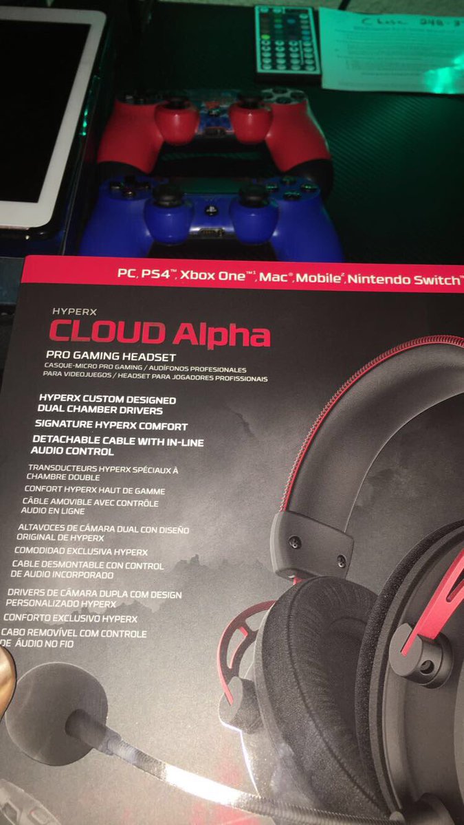 DWave313's tweet photo. Shout out to @VibrancyGaming for looking out and hooking me up with the new headset. Treating me like fam I appreciate it ✊🏽 Now I can be more comfortable giving y’all buckets in 2k 🤓 #VGUp https://t.co/lmvgstzI6W