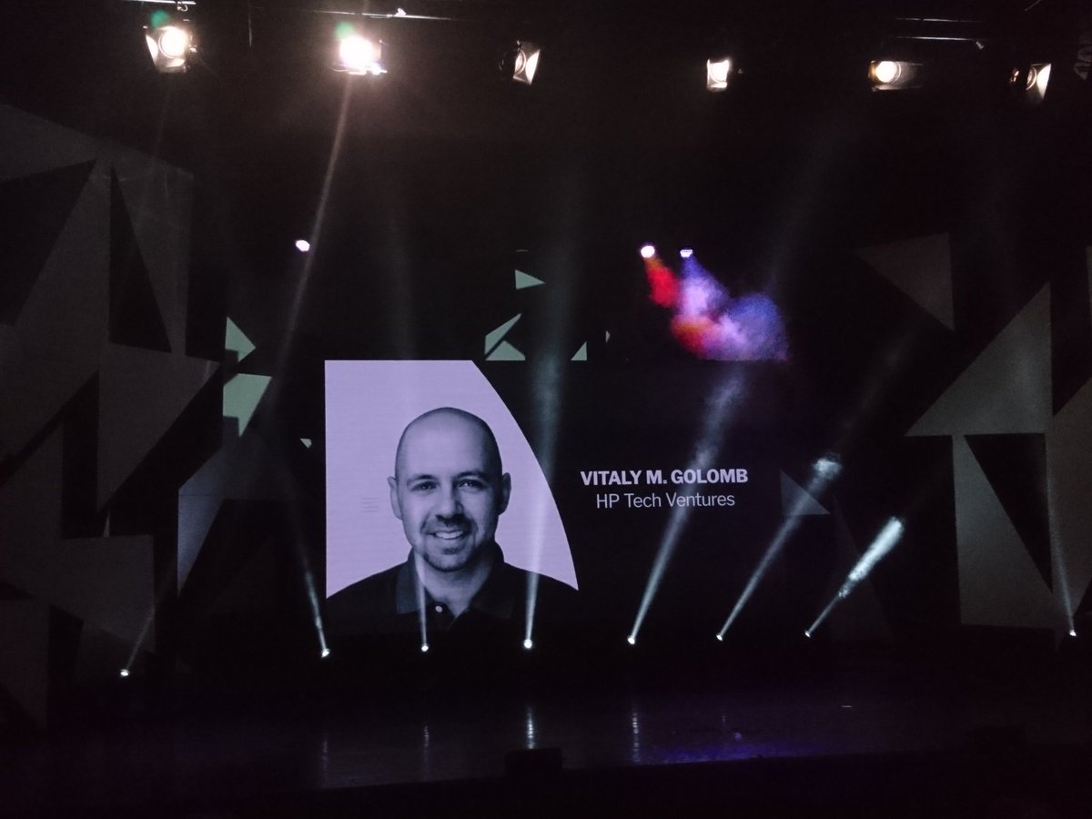 FutureNowConf's tweet image. How to beat Silicon Valley with our great keynote speaker @vitalyg 💡🤖

#futurenow17 #innovation #inspirational #venture