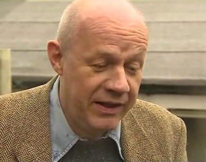 akazeeox's tweet image. Okay, I admit it. I have *occasionally* looked at news stories about Damian Green on my work computer. But I have only done it during lunch and tea breaks, I promise! #OnlineAddiction😂