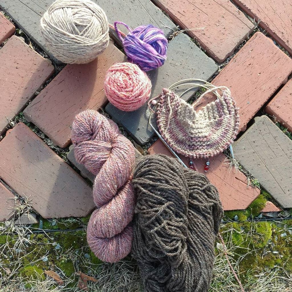 BeckyinVT's tweet photo. All the yarns for my Hudson shawl plus a couple wee stripes. This one is for me #giftalong2017 #knitting #knitstagram #knittersofinstagram #gal2017 https://t.co/fJr9GMZH0y https://t.co/RszCXtkgJN