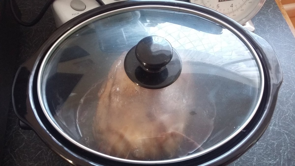 CoastersBand's tweet image. Our guitarist Paul won us a slow cooker @MadnessNews Weekender in a dance off @RockRollBingo. It was a great weekend all round. Finally got to fire it up today!