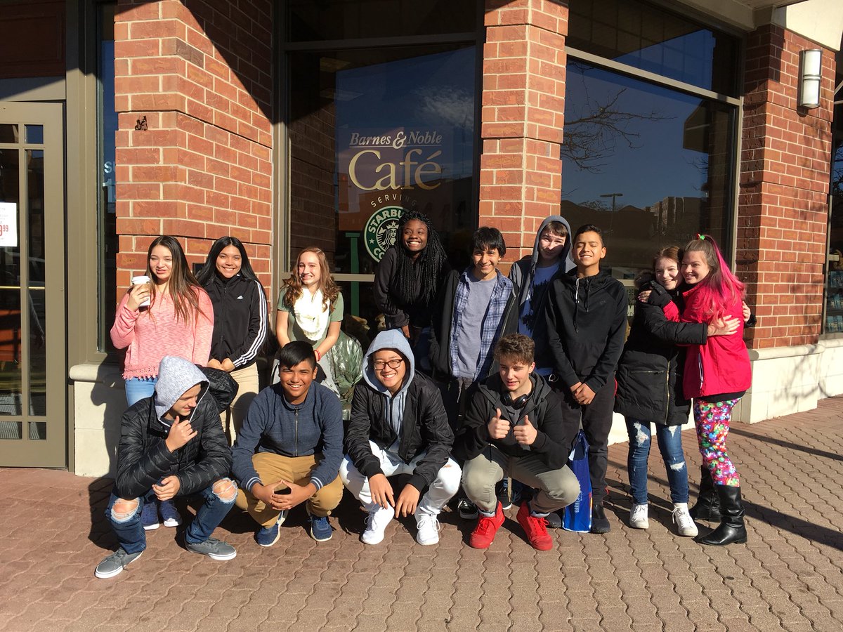 CJensen8385's tweet photo. Great field trip today to Barnes &amp; Noble! https://t.co/fmkFGZufQ6