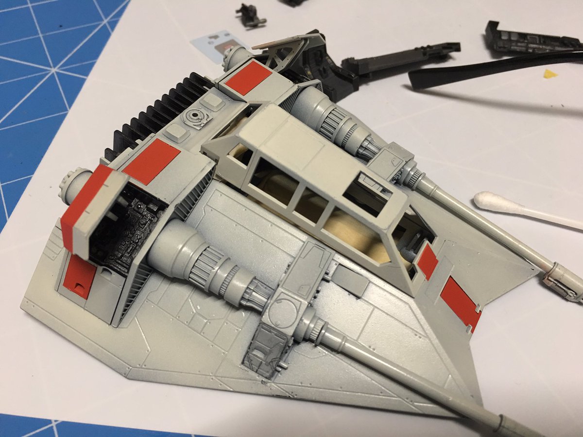 ModelbuildStar's tweet photo. #StarWars #Snow-speeder #Bandai  Colour details , chipping , decals , and light wash . Ready for final detailing .. https://t.co/WdgPeb7206
