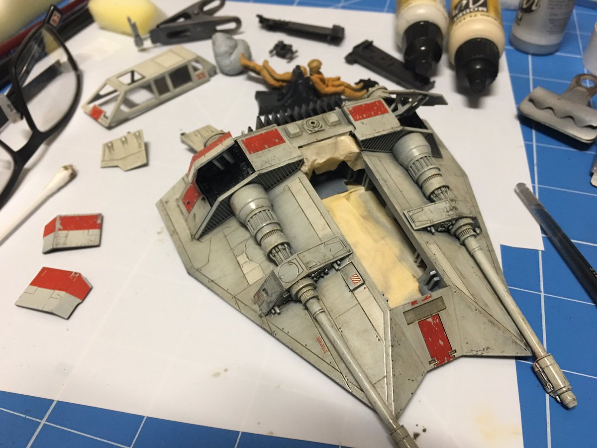 ModelbuildStar's tweet photo. #StarWars #Snow-speeder #Bandai  Colour details , chipping , decals , and light wash . Ready for final detailing .. https://t.co/WdgPeb7206