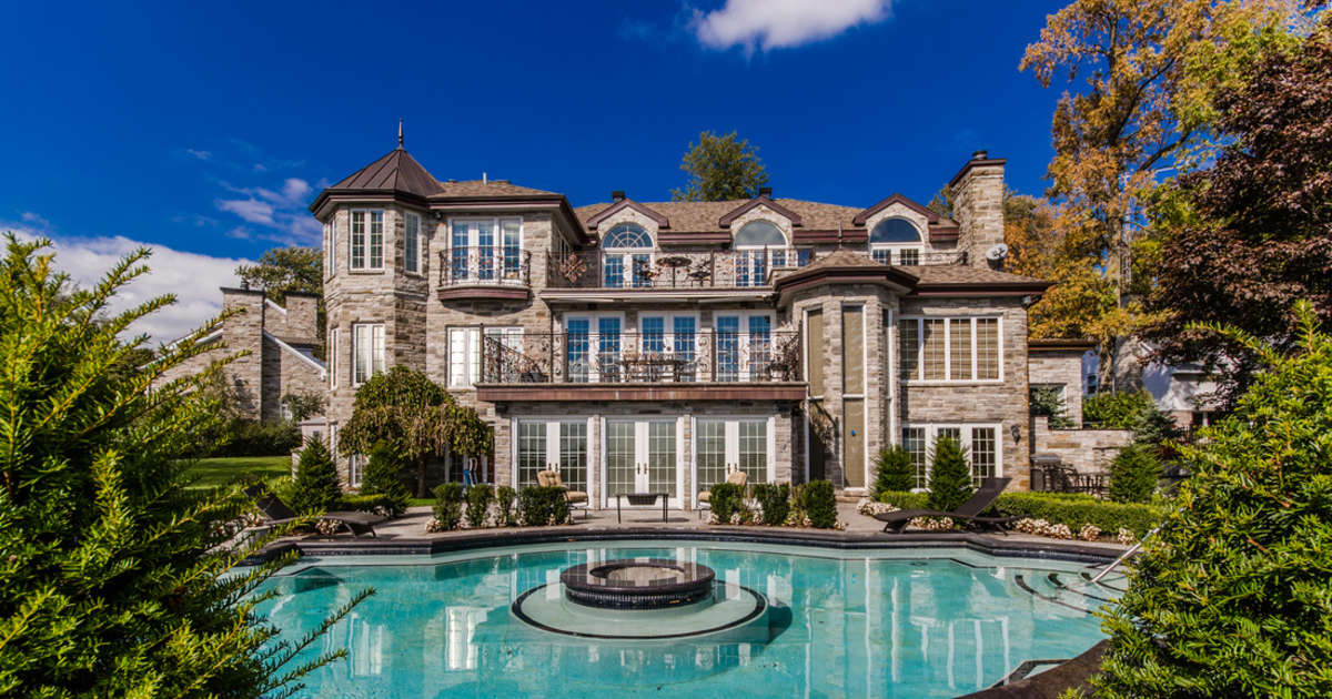 WeRented's tweet image. Buy, Sell, Rent Real Estate - Visit Now featuredstuff.com/RealEstate/ #FlashbackFriday #NewHomes #LuxuryHomes #FridayFeeling #HomeDecor #WereMoving