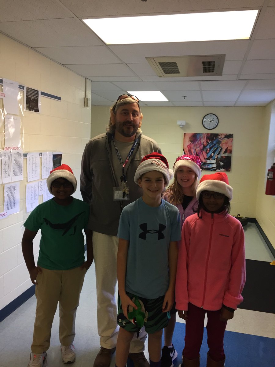 FESBoyer's tweet photo. Starting off December right! #santafan #elves https://t.co/Eq1k2hErAr