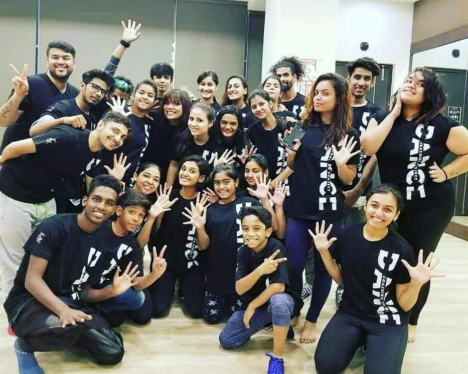 juheesharma's tweet photo. Dance Coaching Project Team with Shakti Mohan at Nritya Shakti Studio
In Mumbai πβ
#dancecoachingproject #nrityashaktistudio #shaktimohan #mumbai #bollywoodsteps https://t.co/uNcC47X4LO