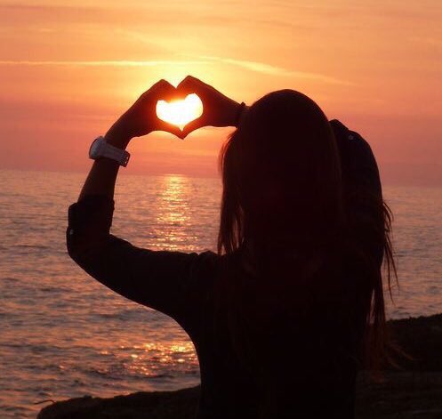 اي لطف تو دستگير هر رسوايي
وي عفو تو پرده پوش هر خود رايي

بخشاي بدان بنده، كه اندر همه عمر
جز درگه تو دگر ندارد جايي.                                       #عراقي