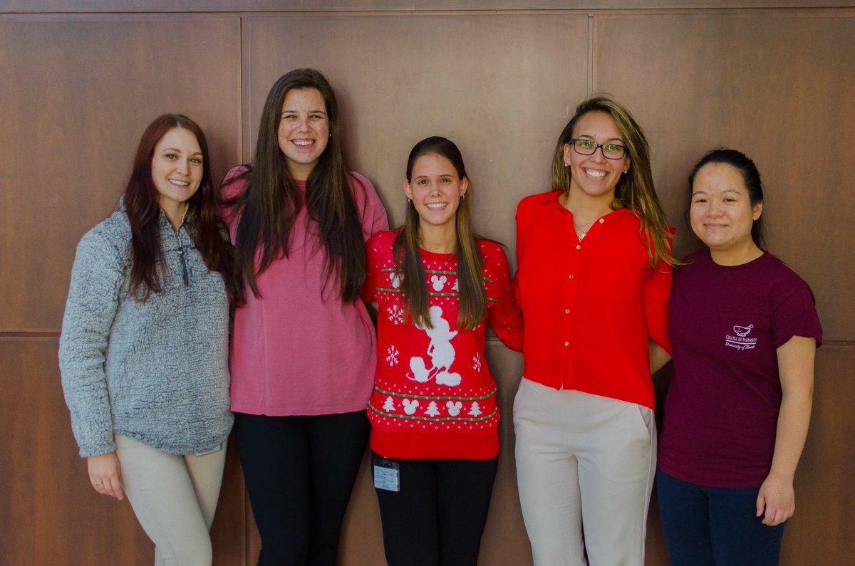 UFAPhAASP's tweet photo. Wearing red for World AIDS Day, Student Pharmacists helped raise awareness for HIV and AIDS today! https://t.co/Wj0x9Bq43v