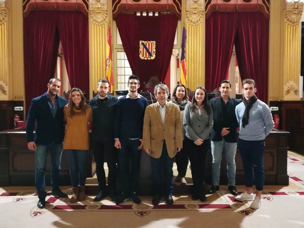 CsBaleares's tweet photo. Hablar con ellos y escuchar sus ideas nos ayuda a seguir mejorando 😊 Gracias a todos los que nos habéis acompañado esta tarde en el #ParlamentObertCs organizado por @JcsBaleares 🍊 #EquipoNaranja https://t.co/lfT0fVKdeq