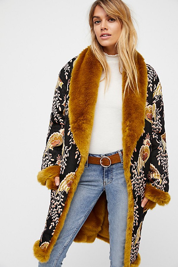 lebleudazur's tweet photo. Trending , faux fur to warm up the coldest of days. https://t.co/SqQw63zJnT https://t.co/HVWzYANrUY