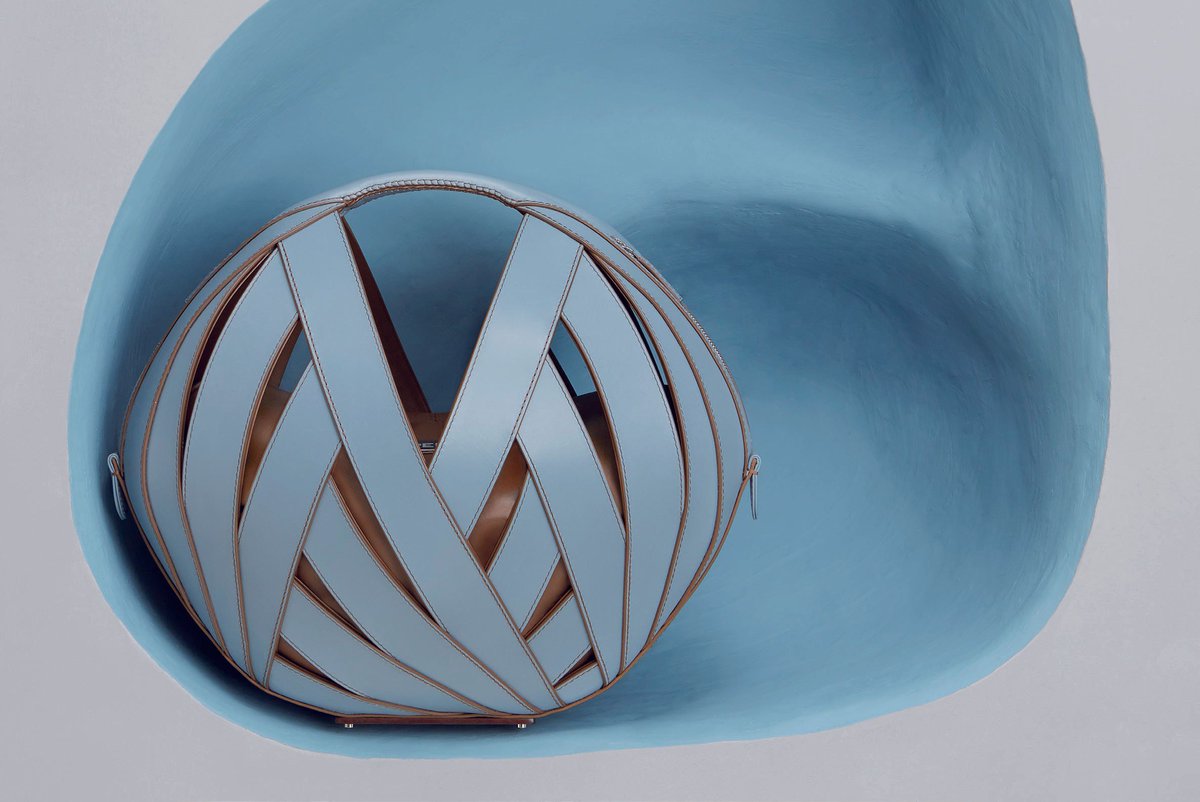 STYLEAMERICAmag's tweet image. Una propuesta con fuertes referencias al #arte y la geometría en los #bolsos de Perrin Paris, conócela en: buff.ly/2iyRxr0 #styleamericamoda