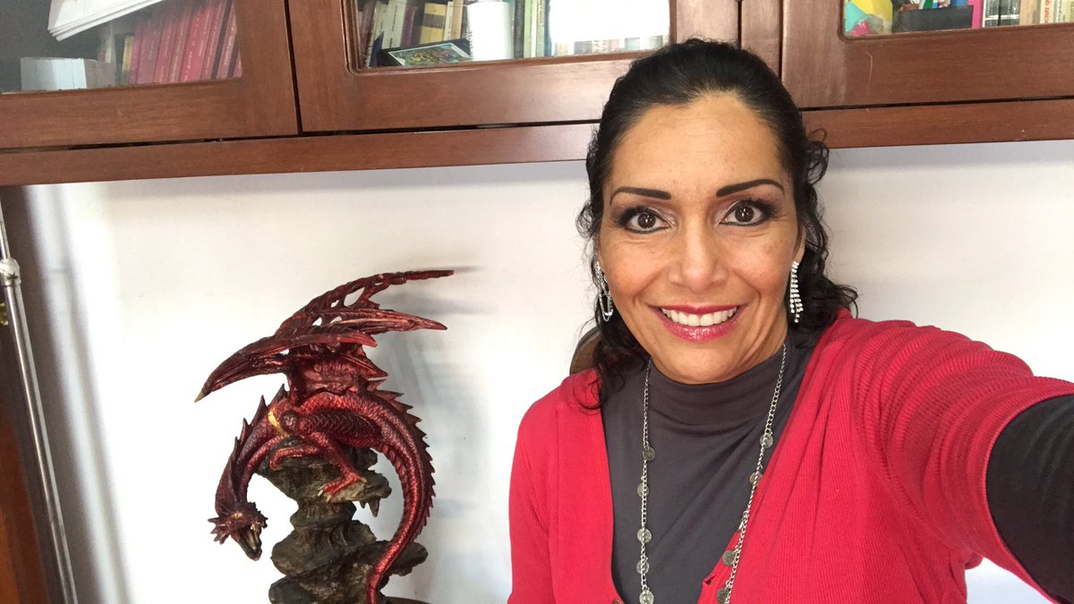 anna_azuara11's tweet photo. Ya lista para grabar horóscopos!! #conmuchofrio #loshoroscoposdeannaazuara https://t.co/5pnaFLxPlb