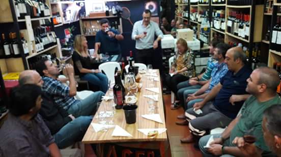 mariansommelier's tweet photo. Noche de cata en @hugowinestore con los vinazos de @BodegaAniello y @vinyesocults 
Vamos x más! 
@iviniarg #VinoArgentino #Vino #Wine https://t.co/EqspD7dgWw