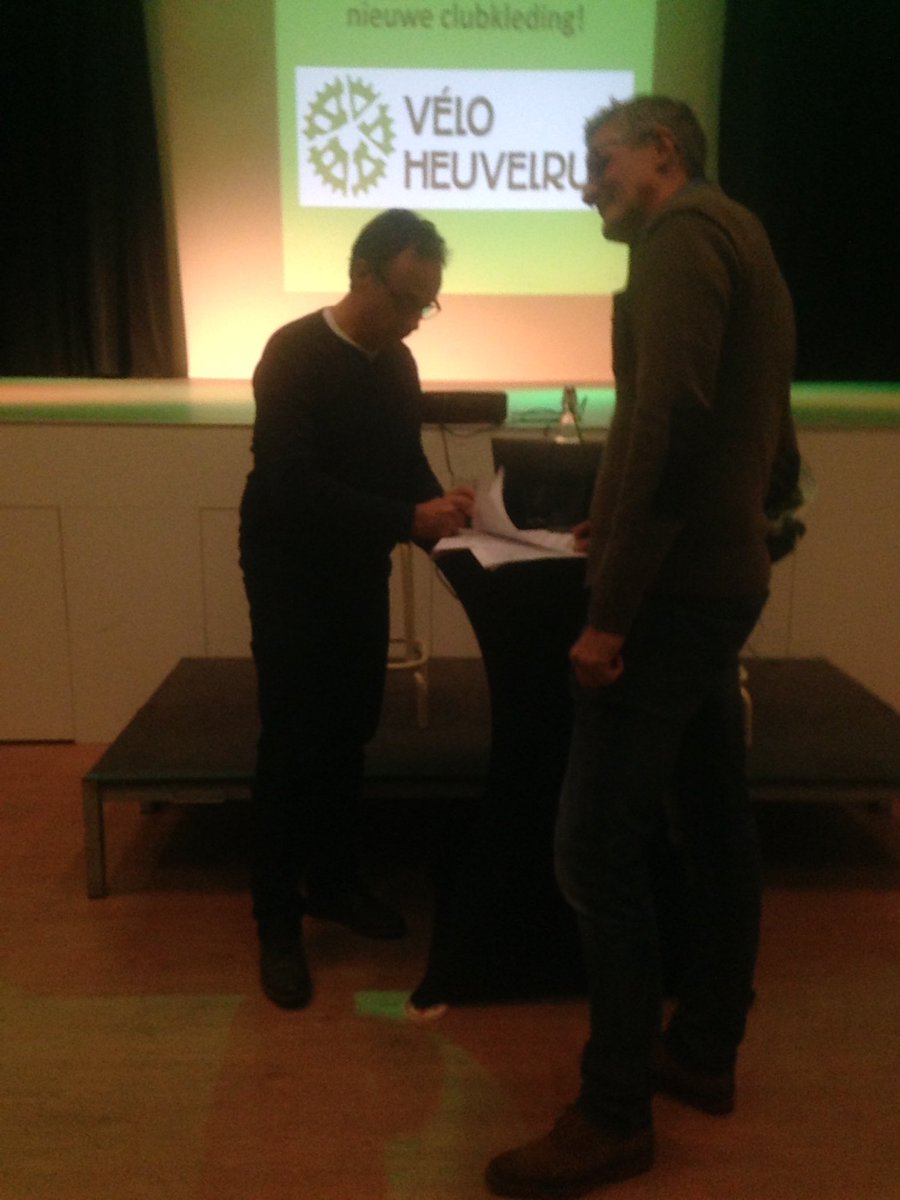 veloheuvelrug's tweet photo. Trots op de nieuwe sponsor van Velo Heuvelrug: Deur Financiele Diensten. En de nieuwe kleding. #veloheuvelrug #deurfinancielediensten #amerongen #deproloog https://t.co/DExX7UwzNK