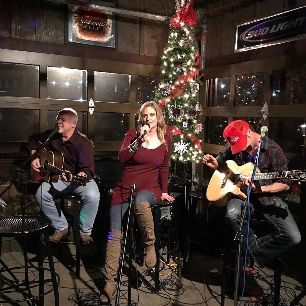 lizkilgomusic's tweet photo. Thanks to the staff, fans, and talent - Amazing show this past Weds Night with Dave Lenahan, Robert Burgeis, Dan Hawkins, Grammy Award winning banjo player Robin Ruddy and Hit Songwriter Billy Lee! #partyonthepatio #singersongwriter #wednesday #original #acoustic #robinruddy… https://t.co/beb0TOJfkj