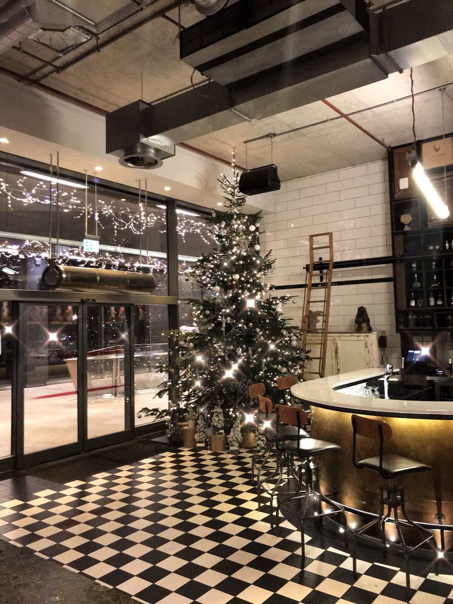 GordonRamsayGRR's tweet photo. Bread Street Kitchen's got us feeling all festive π β¨
#BreadStKitchen https://t.co/Nq0crSVnco