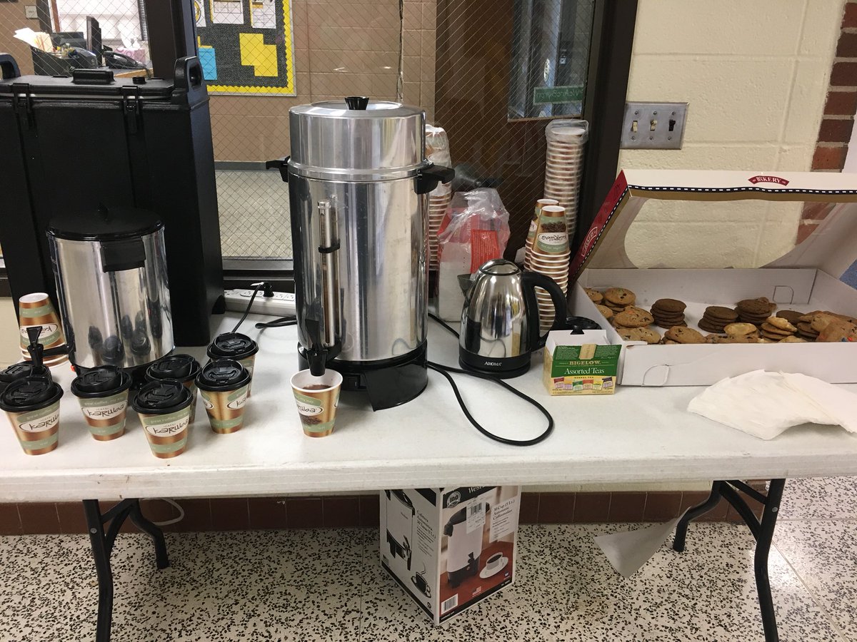 Auz_English8's tweet photo. Proofing Party success! Thanks to Byron MarketPlace &amp; @KwikTrip for the donations! #NaNoWriMo17 #bmsbears #proofreading #Allinadaysela https://t.co/Zm4gbCBInk