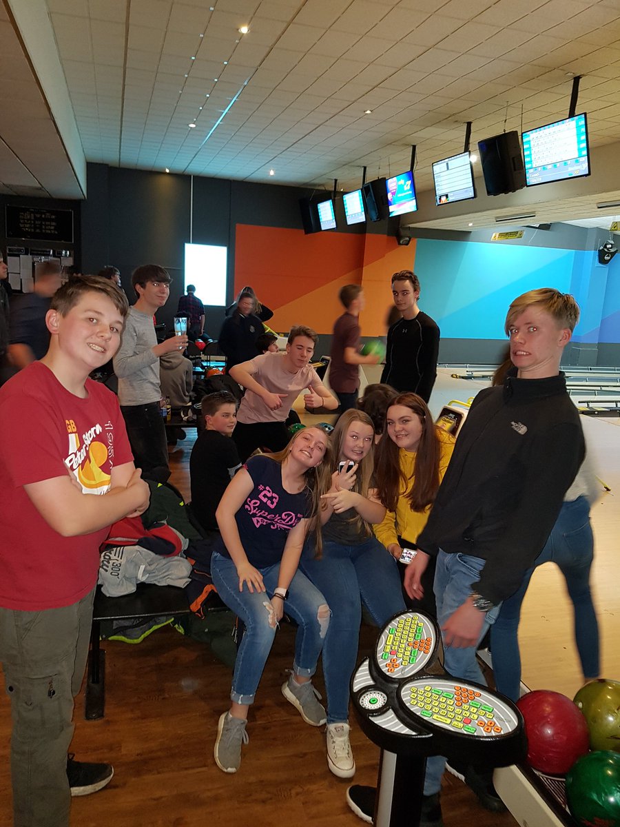 DescSenlac's tweet photo. 42 Senlac Explorers Ten Pin Bowling. #FirstEvent great turn out! 😁 https://t.co/s2Ig9OyJ01