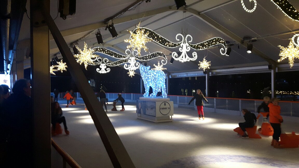 VVD Bergen nh trotse sponsor van de IJsbaan in Bergen bij de Ruïnekerk! Veel schaatsplezier gewenst namens onze fractie! #fpub #Bergen @VVD_BUCH <a href="/NHDAlkmaar/">NHD Alkmaar</a> <a href="/JohnVVD/">Frvz VVD John van der Rhee 🎗️🇺🇦🧡</a>