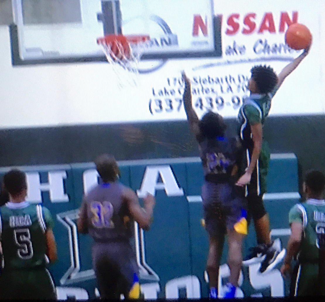 DMHOOPS's tweet photo. There's a Soph PG "Problem" in Lake Charles name "Deuce" Thomas (Hamilton Christian) https://t.co/fiAkKELwQ9