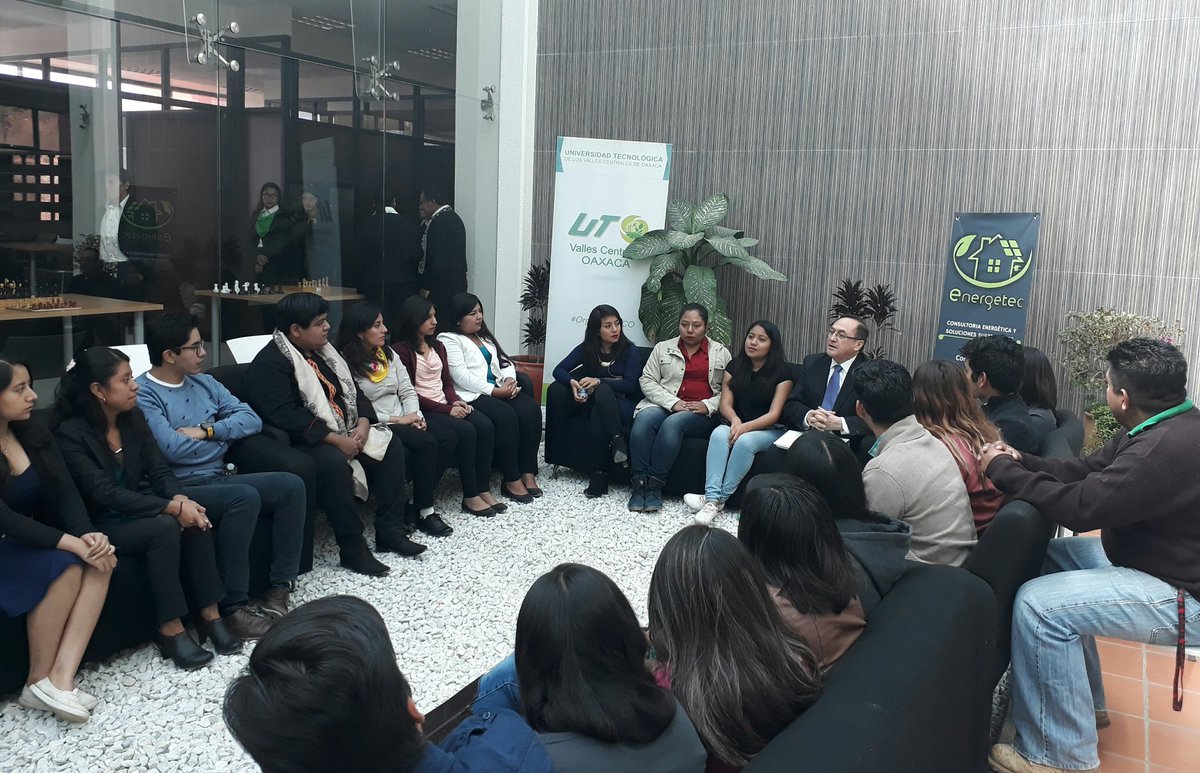 utvco's tweet photo. Como parte del proceso de evaluación del Premio SEP-ANUT,    el Dr.Jesús María Contreras se reunió con egresados de los 7 programas académicos, para conocer su experiencia y opinión sobre su formación profesional en la #UTVCO.

#OrgulloUTVCO https://t.co/iwlTa2zmfq