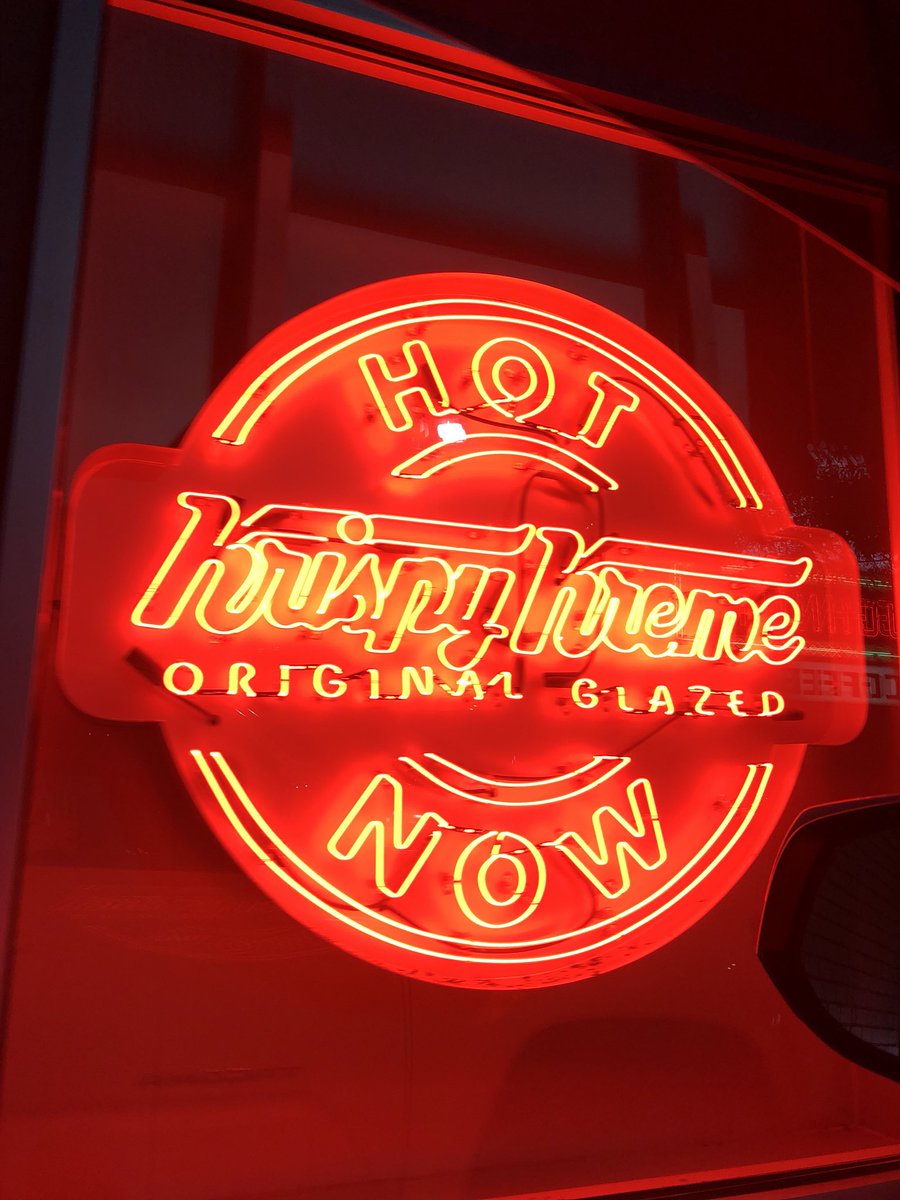 DrewWMercer's tweet photo. What better way to endcap the last on-campus class of #CodingBootcamp than to stop next door at the @krispykreme for a hot dozen? #100DaysOfCode #HotNowSign https://t.co/0lY5Co4A80