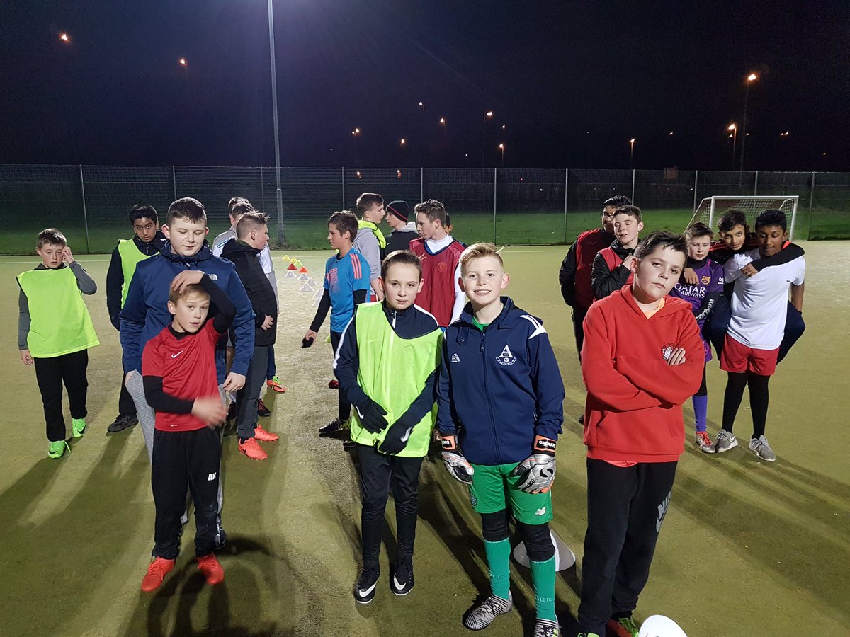 SAPC_Glasgow's tweet photo. Free Friday Fives - good turnout
#lotsofskill #fun
But ...
@SWGlasgowPolice
#antisocialbehaviour #intimidation #dontneedit https://t.co/9cUAwosY4X