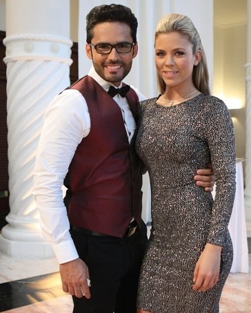 DuqueRiosArg's tweet photo. Muy bonito Viernes 😆💖
Le damos la bienvenida a Diciembre 🎄😊 @ximenaduque @FabianRiosS ❤ #DuqueRios 💙 #DuqueFamily #RiosGuerrera #DuqueRiosFamily #DuqueRiosForever #Corazonvaliente https://t.co/ThuzzZhRvX