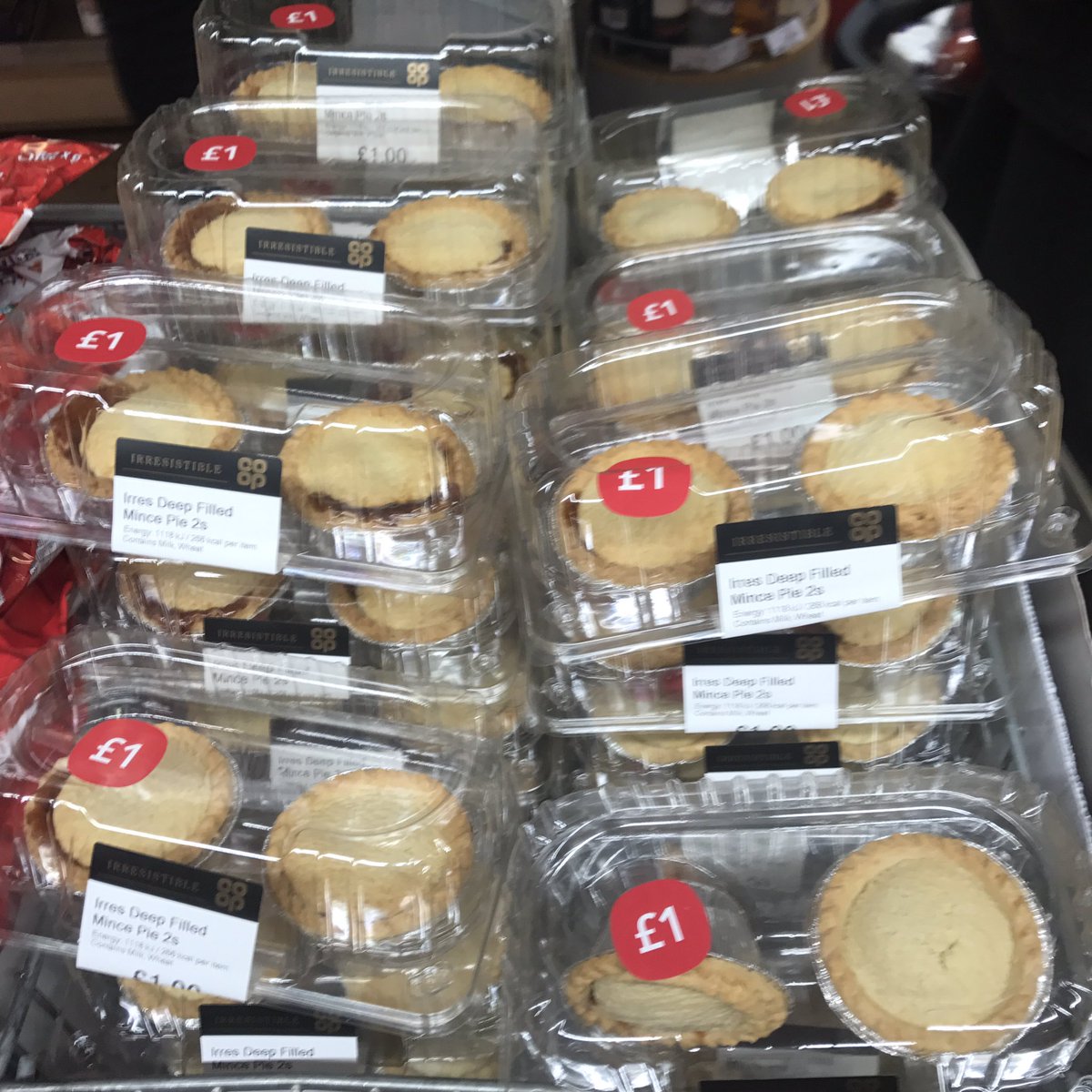 nataliefee's tweet photo. Oh come ON @coopuk! This is insane. All this plastic for TWO mince pies!? Are we not living on the same planet? Have you not listened to anything millions of us have been saying this year? What do you have to say about this? 😕 https://t.co/uXxrRn7jvj