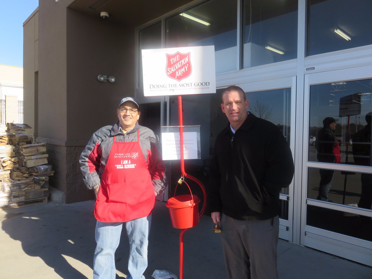 LincolnREALTORS's tweet photo. Thank you to all of the amazing REALTORS out ringing bells for the Salvation Army today! #LincolnREALTORSCare #REALTORRingDay https://t.co/Q8wlzkqXri