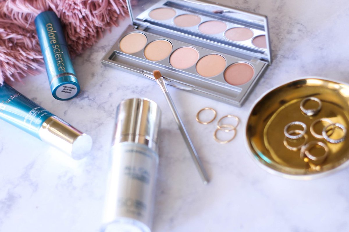 kailayu's tweet photo. Instead of caking on foundation and cover-up, @GlamLatte uses @Colorescience #AllCalm to immediately reduce the signs of #facialredness. AD https://t.co/i3zo8dM7nW https://t.co/2rb2BmGSzw