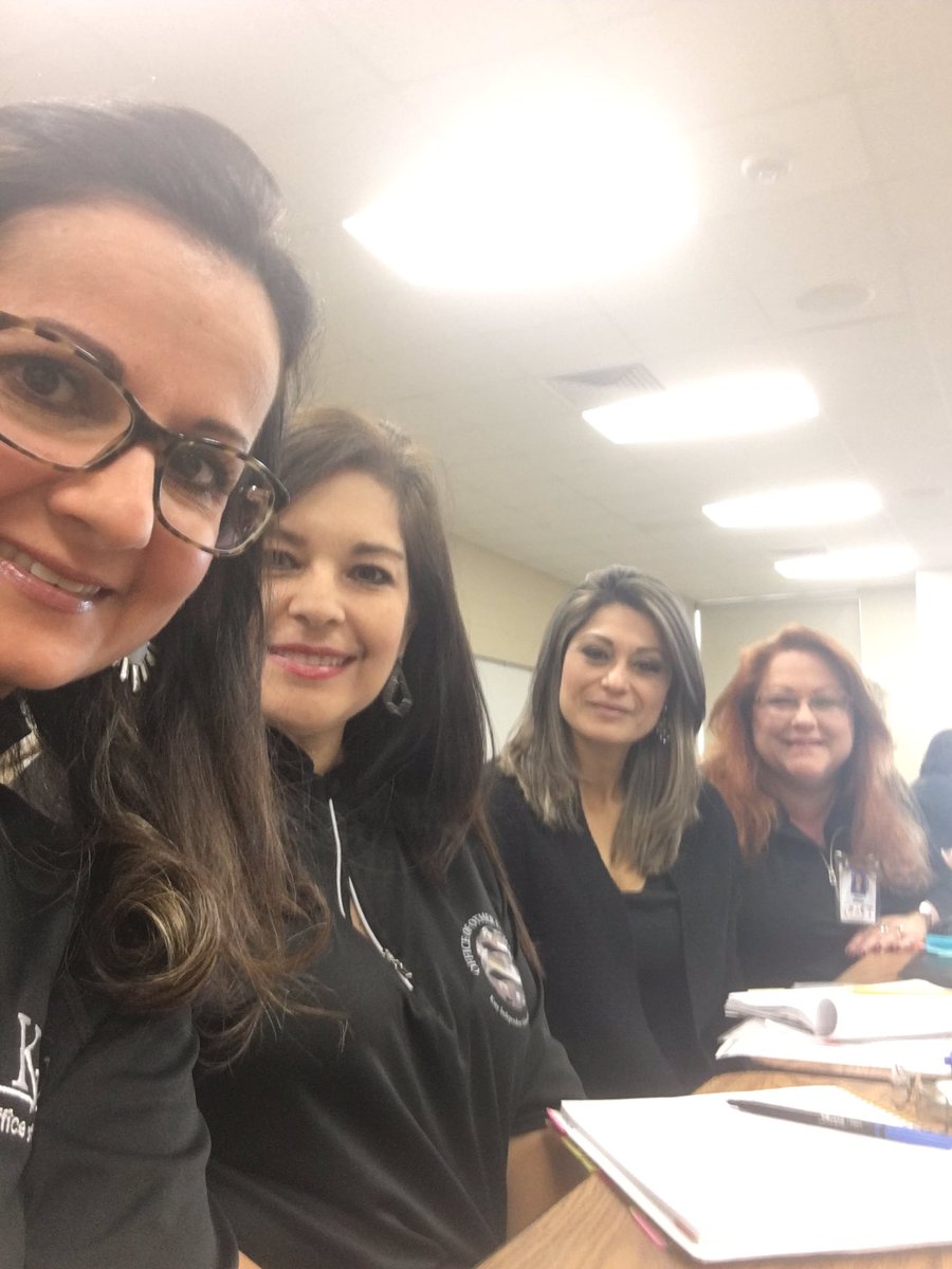 ggtransou's tweet photo. Listening and learning with Jeff Anderson. #katyool#bethelegacy https://t.co/tDrELXYLwx