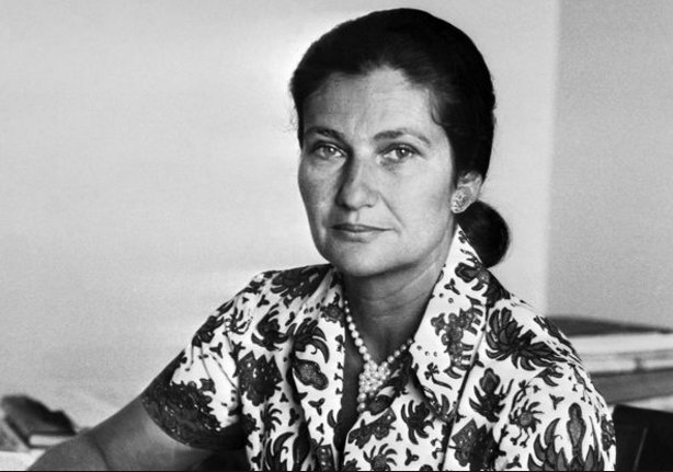 GermainSoufflot's tweet photo. D'un côté le féminisme dans les années 1970, de l'autre celui des années 2010 ! Comment le niveau intellectuel de cette lutte a pu descendre si bas ? https://t.co/zOlYu6ukLI