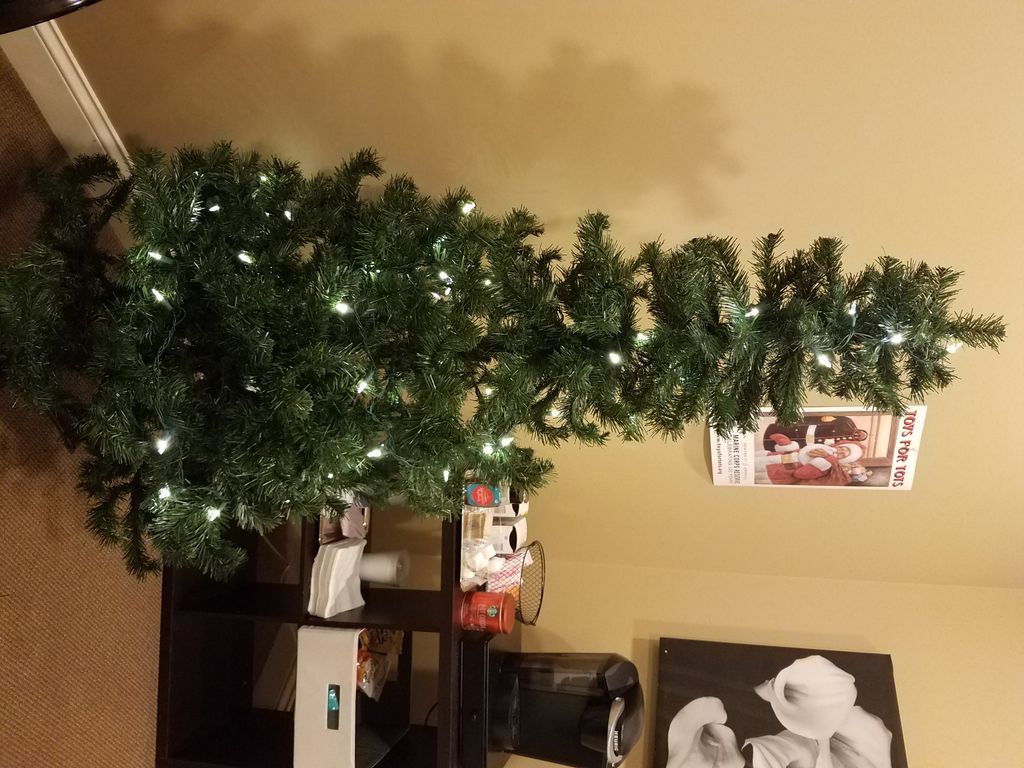 seidafthc's tweet photo. One of the ways we like to have a little fun around here is by asking clients to bring in their favorite ornament to hang on the tree! It's so exciting to see it start to fill up! I will keep you posted! #FTHCTribe #TribeThings https://t.co/FSCBHf8uAi