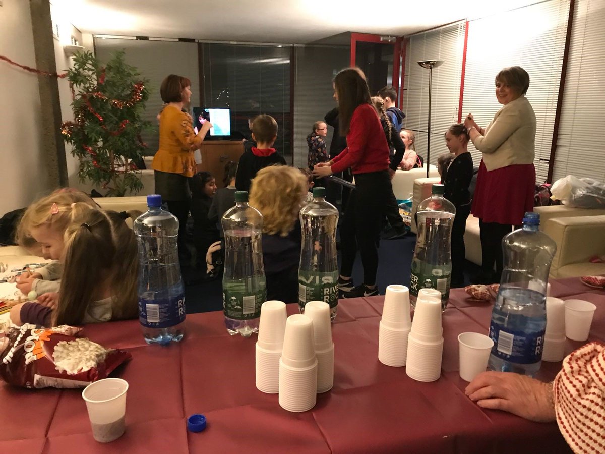 #LateLateToyShow pre-show drinks and games for <a href="/hfdeafschool/">Holy Family Deaf School Cabra</a> choir ahead of show tonight #irishsignlanguage #deaf #ireland #deafchoir