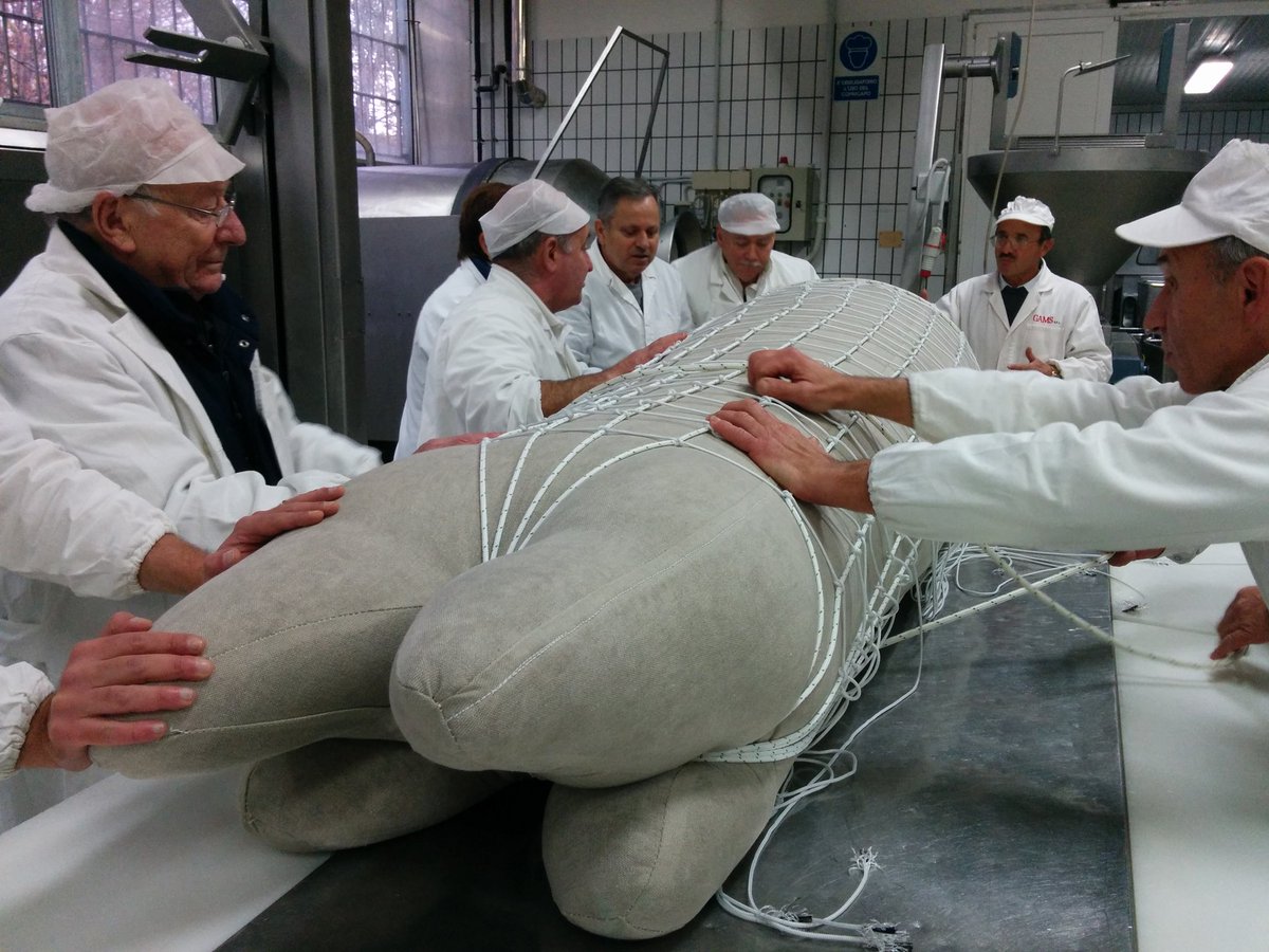 #superzampone 775 kg. For every gourmet. Follow us on december 3rd