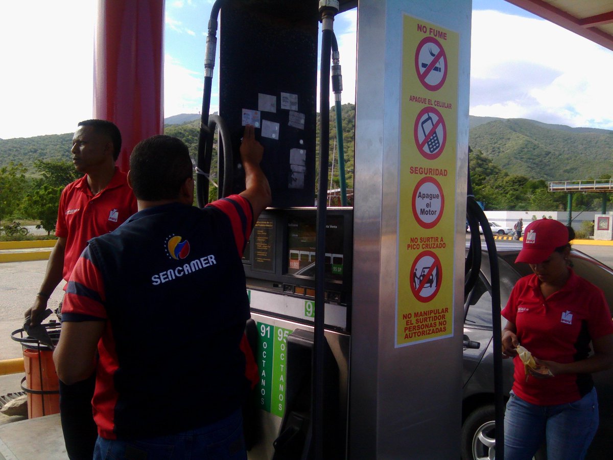 RGInsular's tweet photo. @RGInsular dando cumplimiento a la Ley de Metrología en colocación de marca de verificación en surtidores de carburantes liquidos en E/S Virgen del Valle. https://t.co/0UpEUSCakM