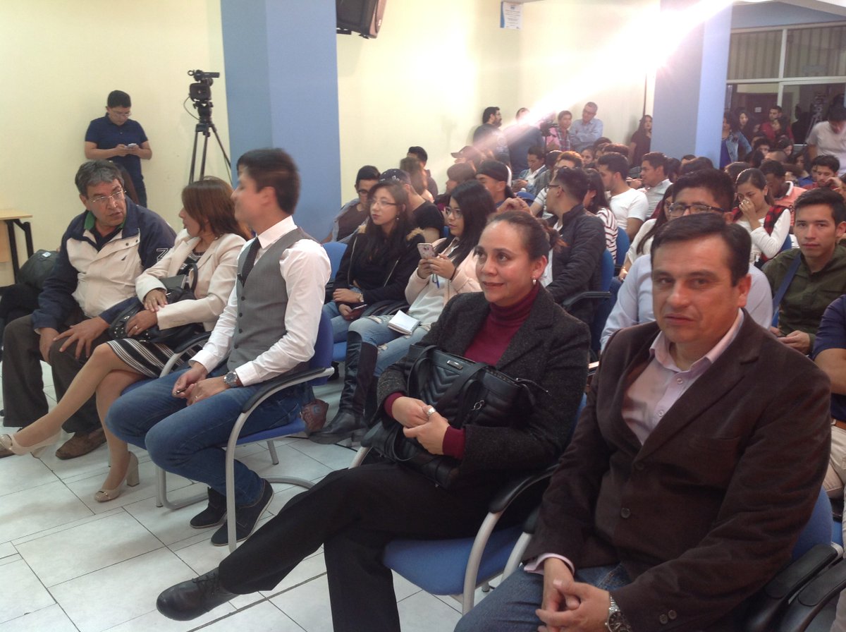 e_unach's tweet photo. Arrancó la conferencia "Periodismo Deportivo", a cargo del periodista @eduandinoe Destaca la importancia de conocer la filosofía de juego de entrenadores y la idiosincrasia de los jugadores para dar una información detallada a las audiencias. https://t.co/xx8scrycHb