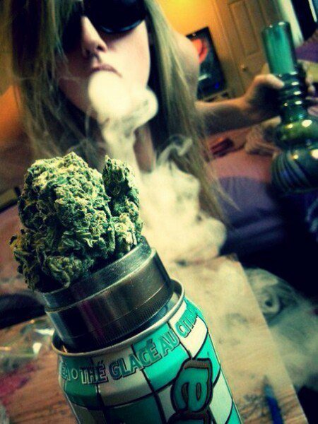 SemenaRastut's tweet photo. Первая зимняя пятница🤙🏻💨 #weed_time https://t.co/1iRZ9FX9Z5
