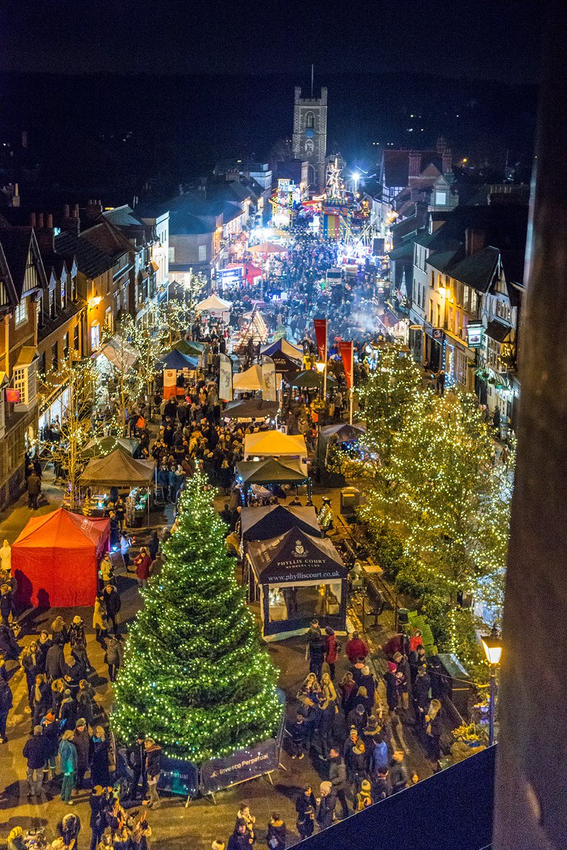 Henley Christmas Festival in full swing.  Thanks to Ian Macdonald for the photo and Investco Perpetual <a href="/InvescoInsights/">Invesco EMEA Advisers</a> for the lovely tree.
