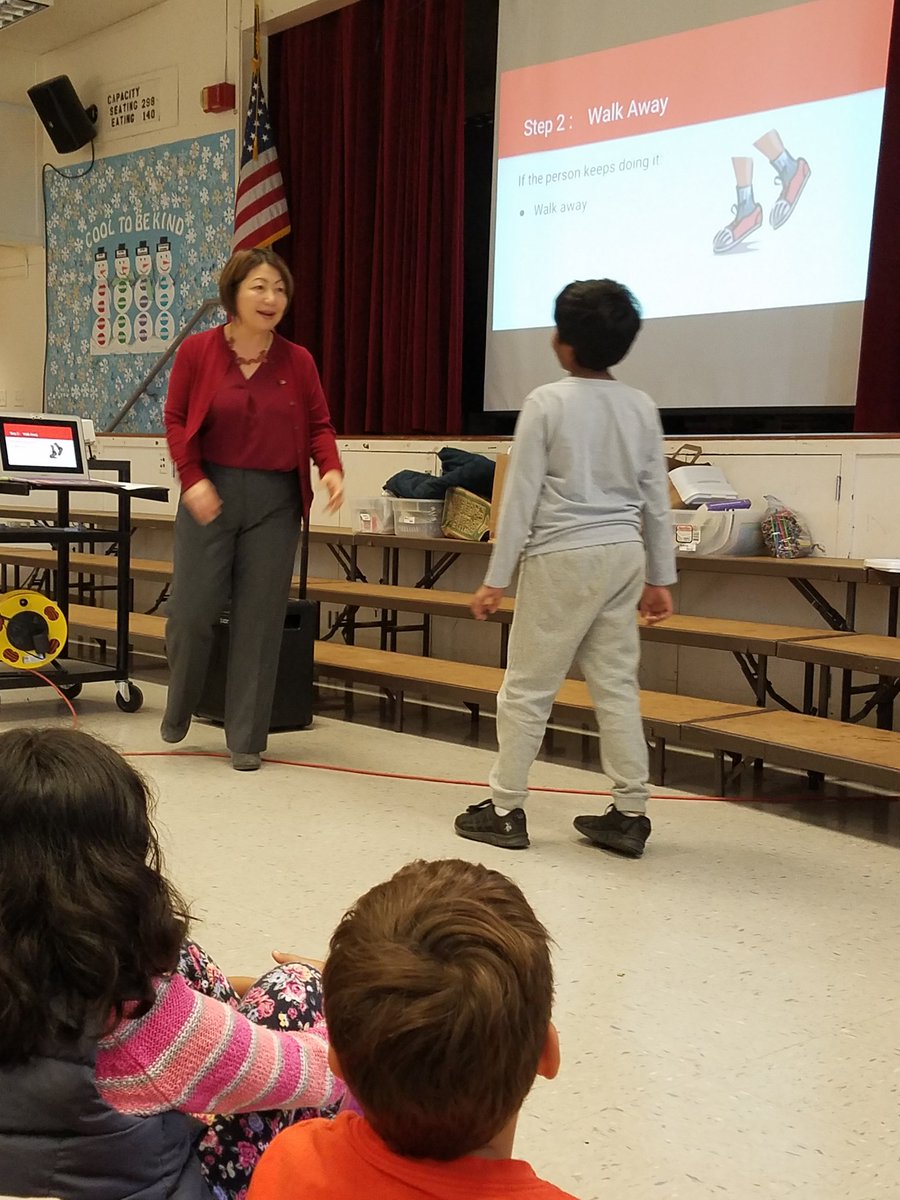 Mrs_C_Almario's tweet photo. @mary_katayama talking to Ss about #stopwalktalk to solve problems! #usdlearns #carltonusd https://t.co/9QW3H1dsAN