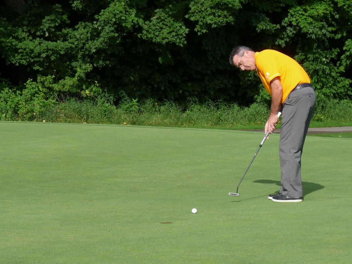 VisitLakeSimcoe's tweet image. Read about steps #golf course operators take to physically protect turf through the winter and prevent #disease ow.ly/XJcp30fNDZu